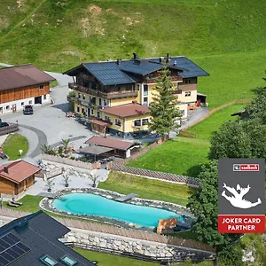 Eibinghof Bed & Breakfast & Swim Hostel Saalbach